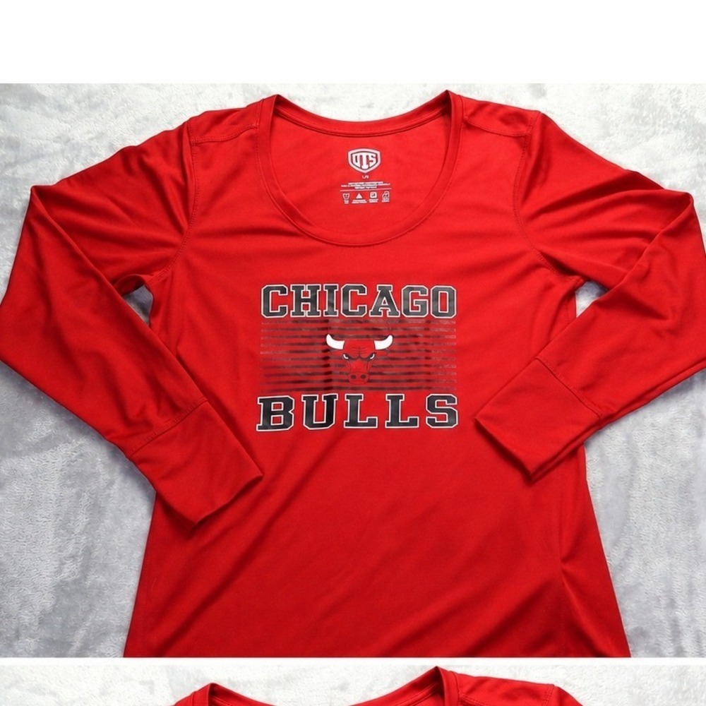 OTS Chicago Bulls Women's Red Long Sleeve Performance Graphic Shirt Large NBA